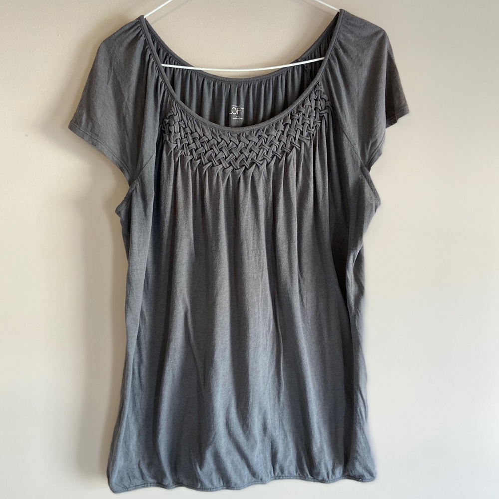LOFT gray women’s tee shirt